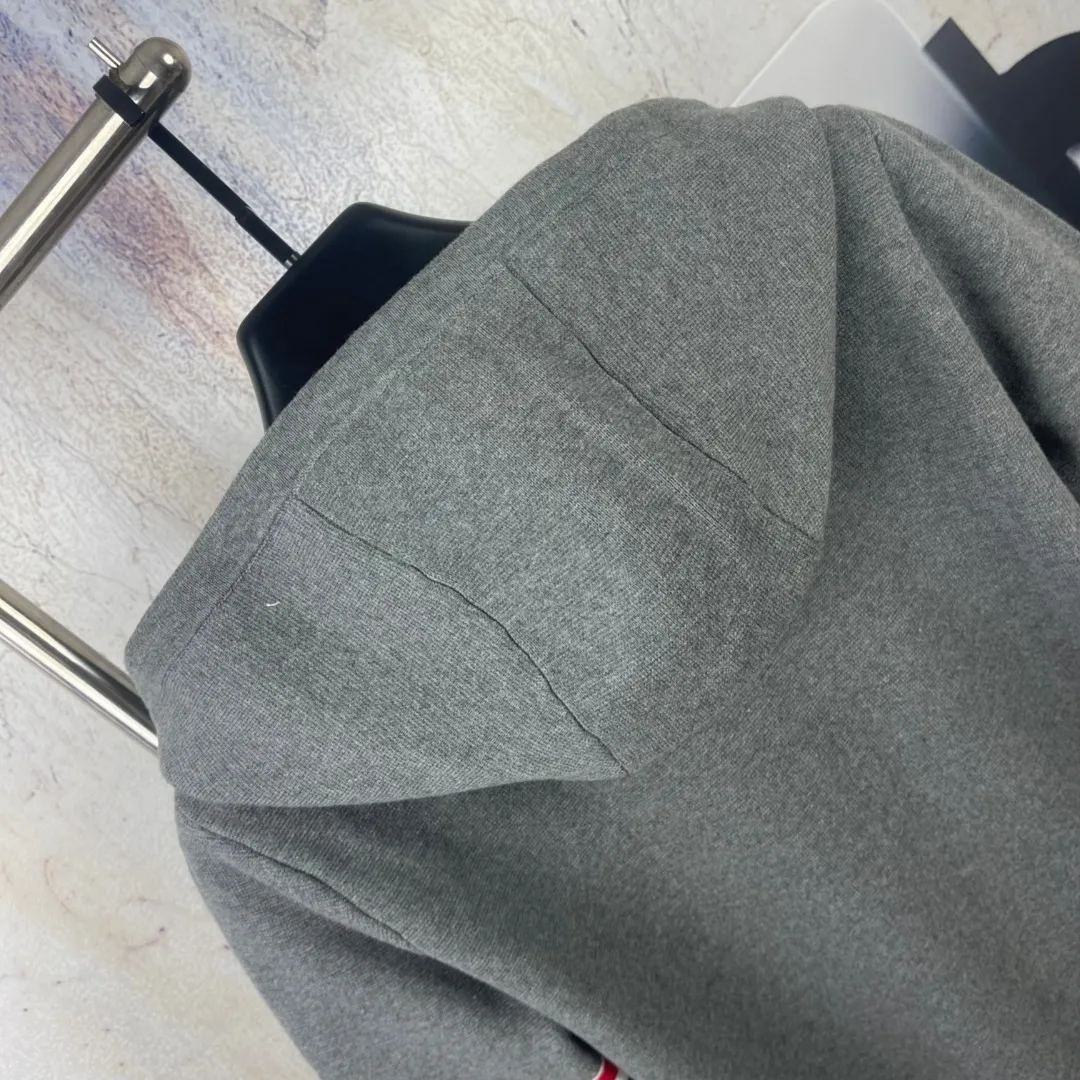 TB 991 🔘 𝐓𝐡𝐨𝐦 𝐁𝐫𝐨𝐰𝐧𝐞 2025 New Arrival * TB ！2025 New Arrival ， ， ！ ， ， ， Breathable ， 、 。 ， ， ， ， 。 ： TB 1:1 ， ， ； ， ， TB get ； ， ， 。 ！ ， ， Same Style 。 ， ， ， 、 。 ， 、 ， ， 、 ！ + ， ， ！ Size：S M L XL（1.2.3.4） ：Navy Blue Gray